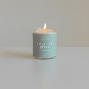 soy wax candle made with nontoxic fragrance and natural essential oils.